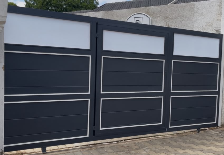 Modern steel driveway slagate with glass